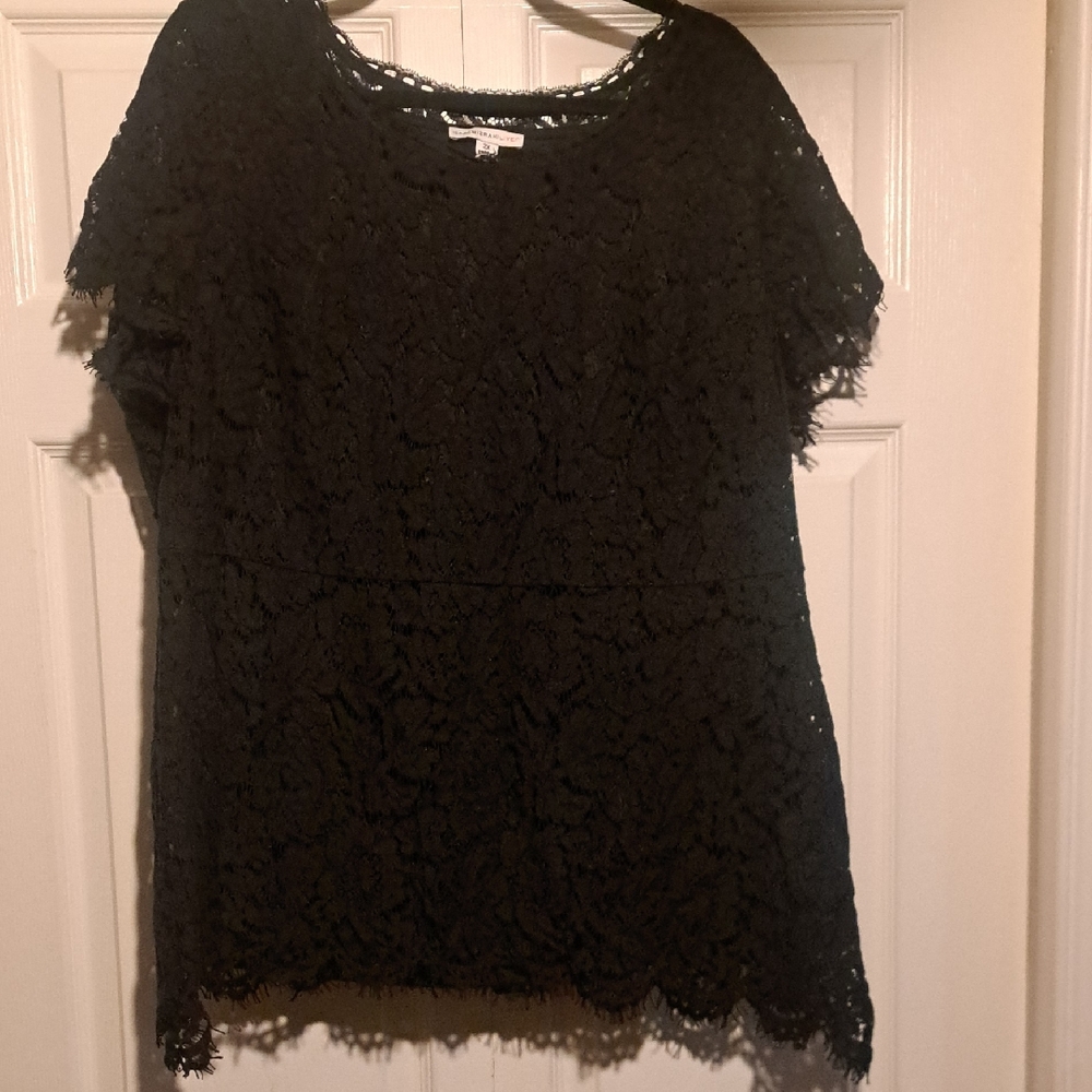 🎓 Isaac Mizrahi Black Women's floral Lace Detail Classy elegant Top 2X